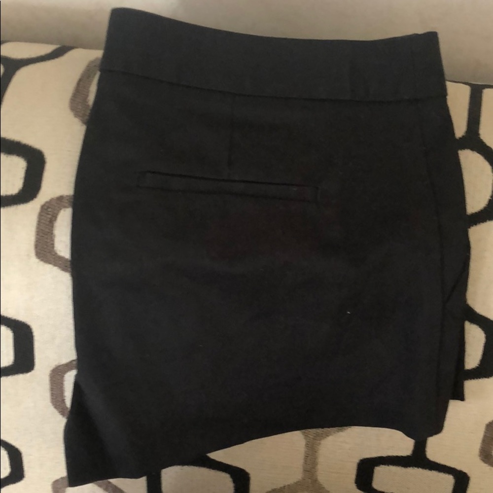 Express Shorts - Picture 2 of 6